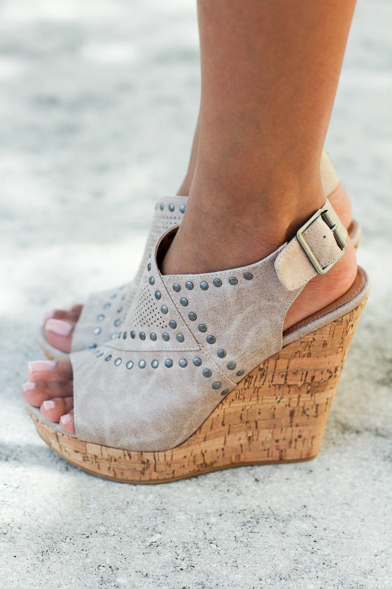 Sinni Cream Wedges